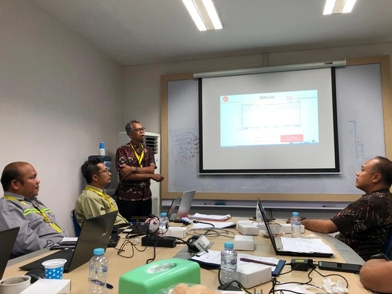 rapat penutupan menyampaikan laporan audit energi enerco nusantara